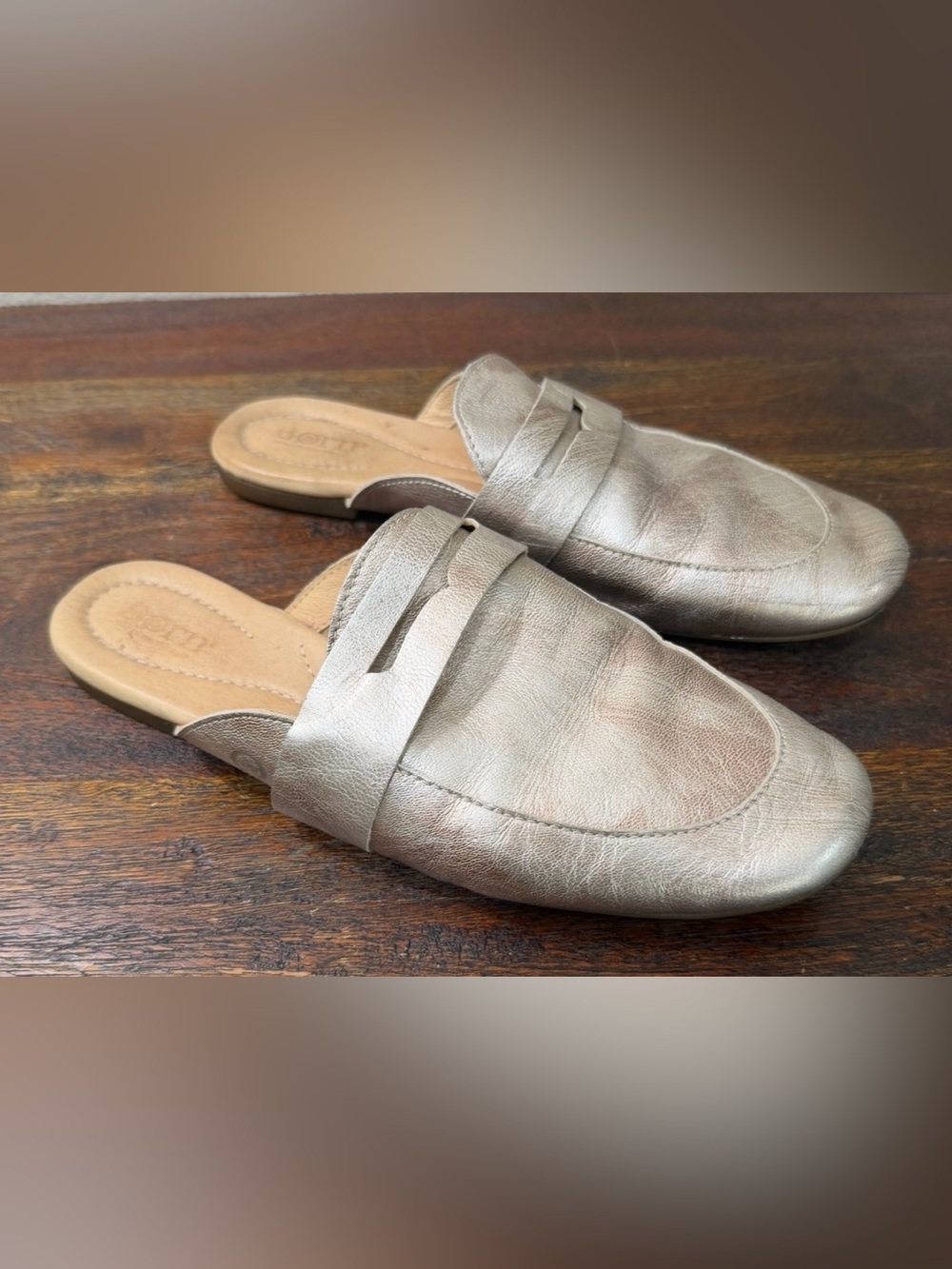 Børn ~ Leather Cayo Mules ~ Goldtone size 8